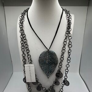 Crimzonrose leaf & chains necklaces